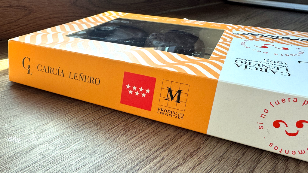 Detalle del sello M Producto Certificado en la caja de Moratinas